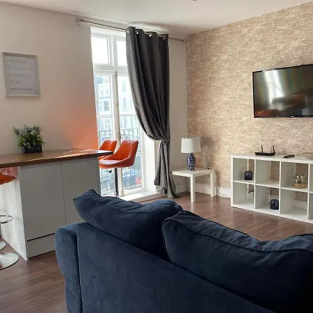 Harcourt Place Apartment *