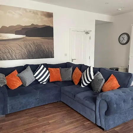 Harcourt Place Apartment