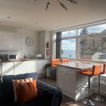 Harcourt Place Apartment *