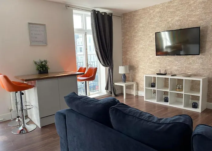 Harcourt Place Apartment *