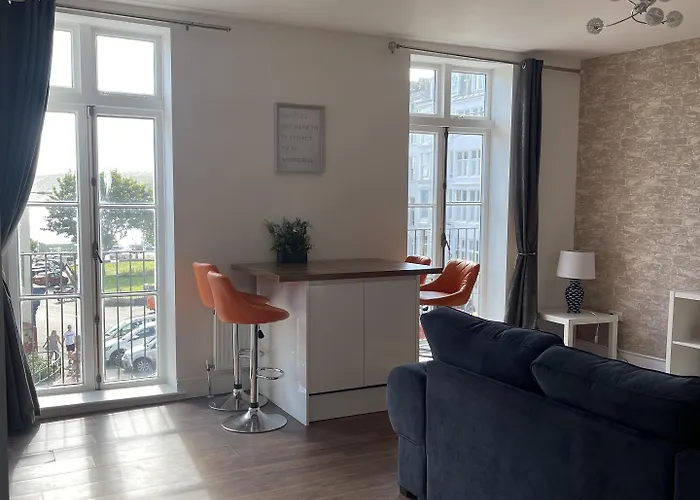 Harcourt Place Apartment *