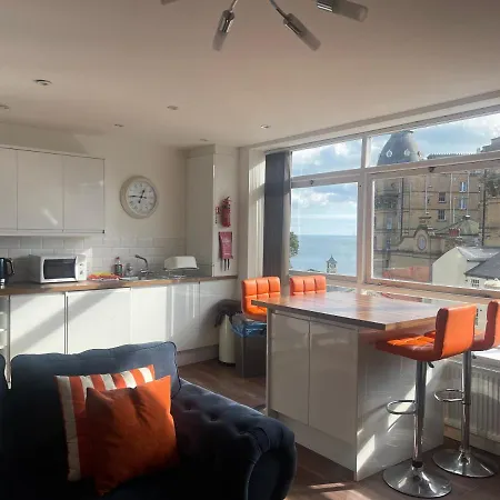 Harcourt Place Apartment *