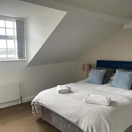 Harcourt Place Apartment *